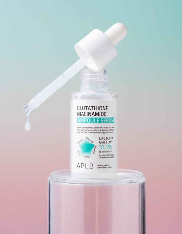 A bottle of Glutathione Niacinamide Ampoule Serum 40mLwith a dropper on top with one droplet