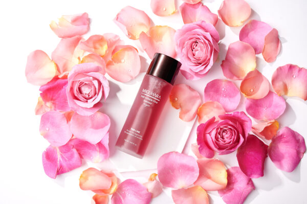 Miguhara Anti-Wrinkle First Essence Origin, 120mL, in a sleek bottle with a refined, minimalist design. This essence is formulated to target signs of aging, promoting smoother, firmer skin while enhancing hydration and elasticity. Perfect as the first step in an anti-aging skincare routine.